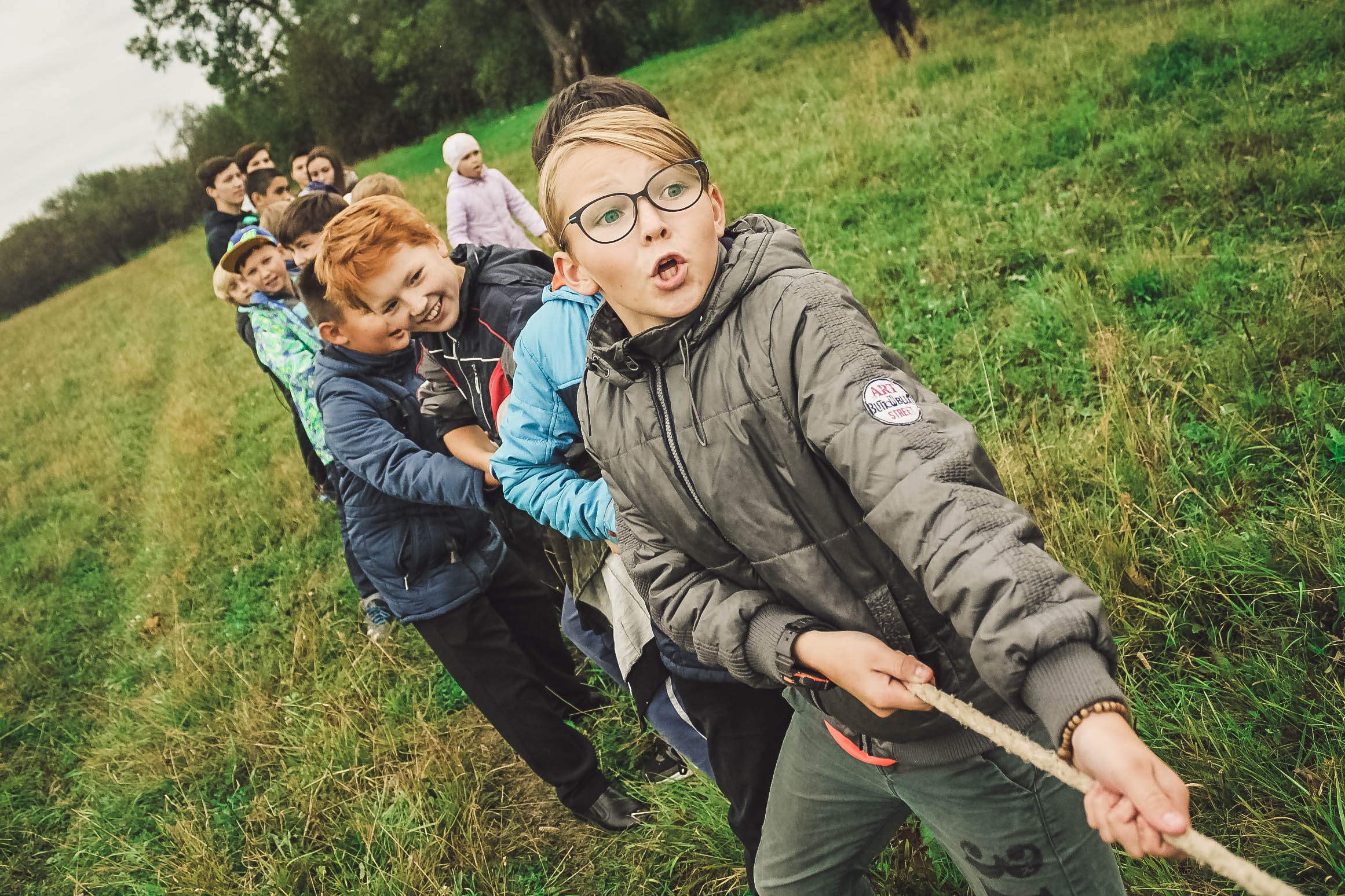 Kinder Seilziehen